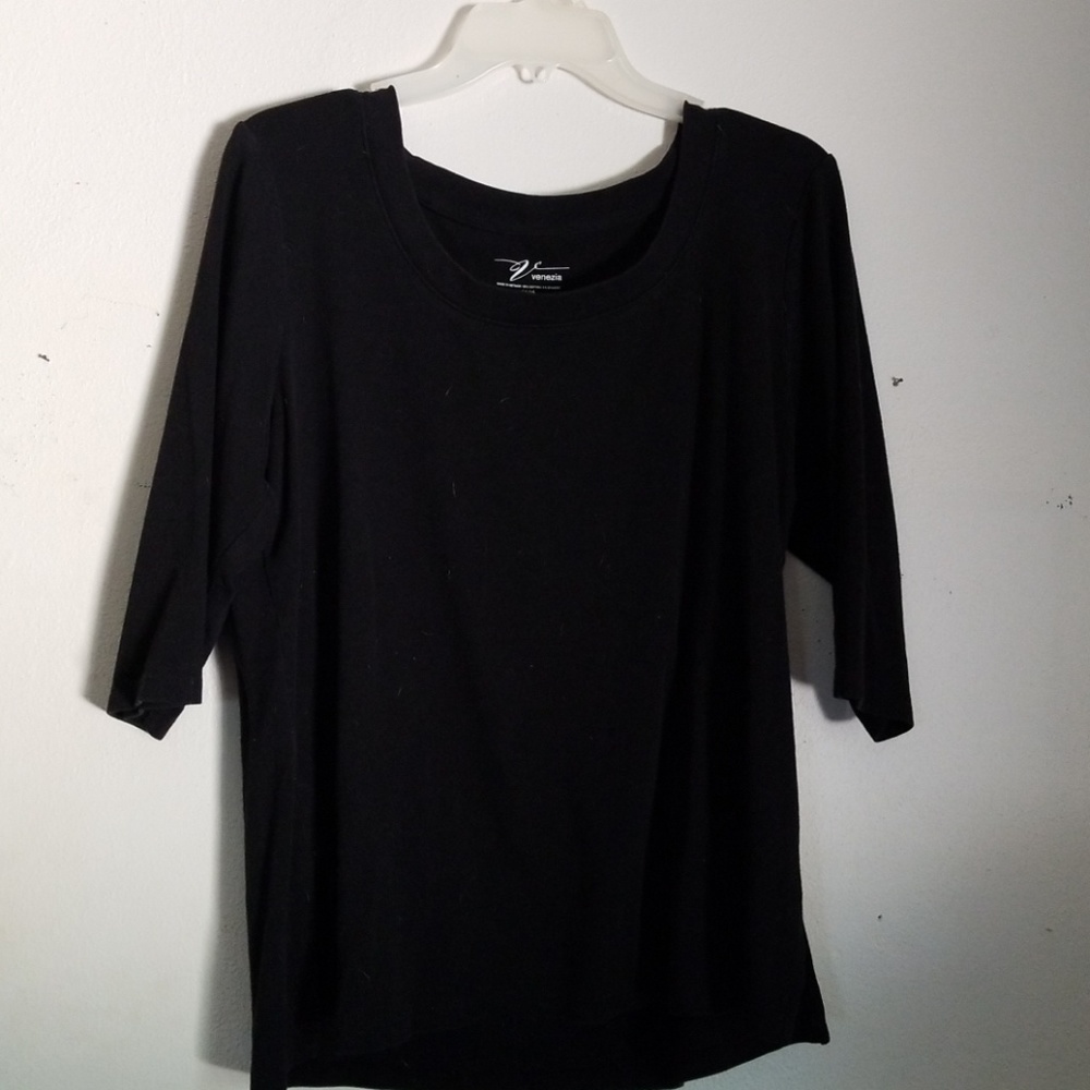 Low cut black half length shirt